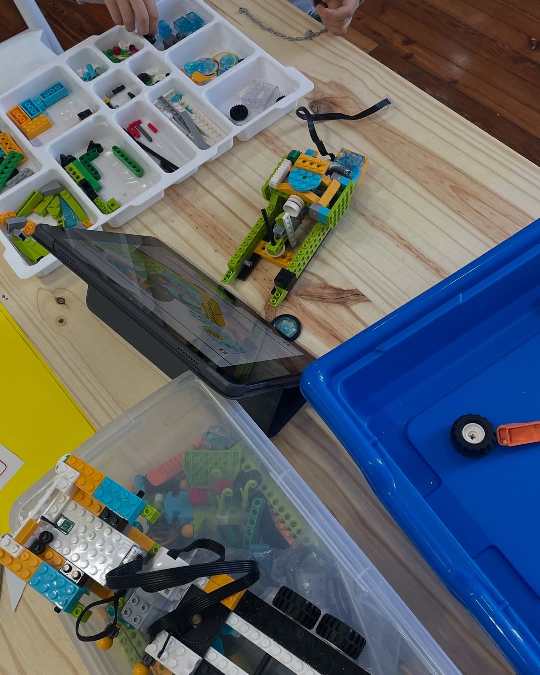 Kidsventors: Robotics, Art & Science Workshops