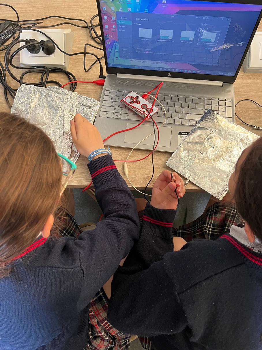 TecnoKids: Web Maze and Electric Band